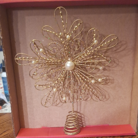 Gold, Pearl, & Glitter Holiday Tree Topper - Picture 3 of 6